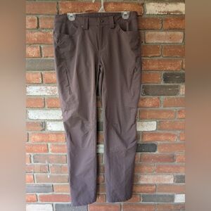 Duluth Trading Co Women's Flexpedition Slim Leg Pants. 8x31 Nylon/Spandex Pants